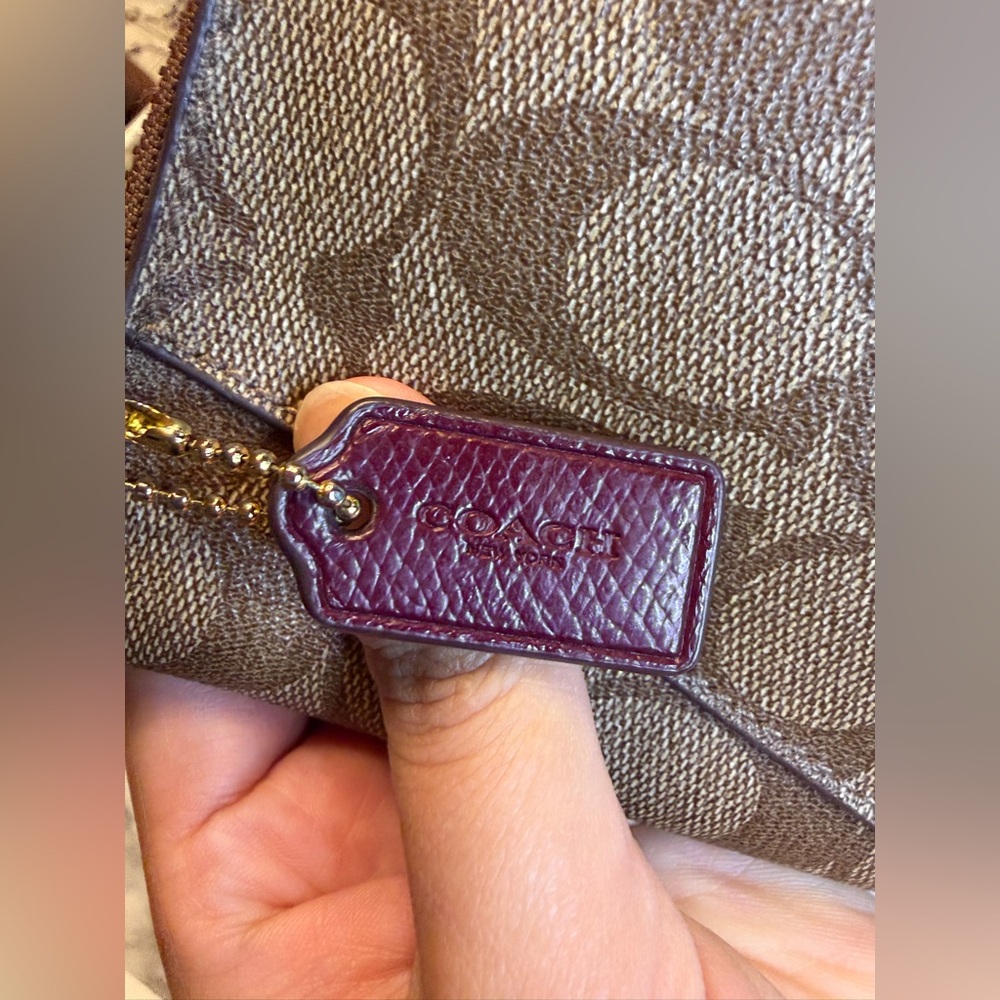 Vintage Coach Tan Signature zippered pouch - Picture 9 of 9